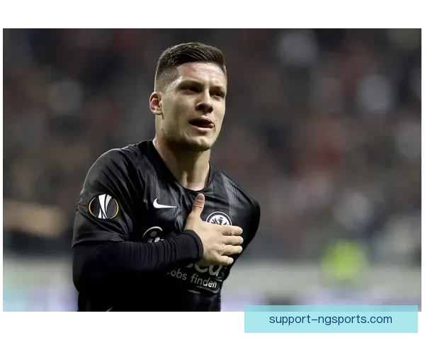 维罗纳俱乐部新赛季展望：战术革新与球员转会动态解析